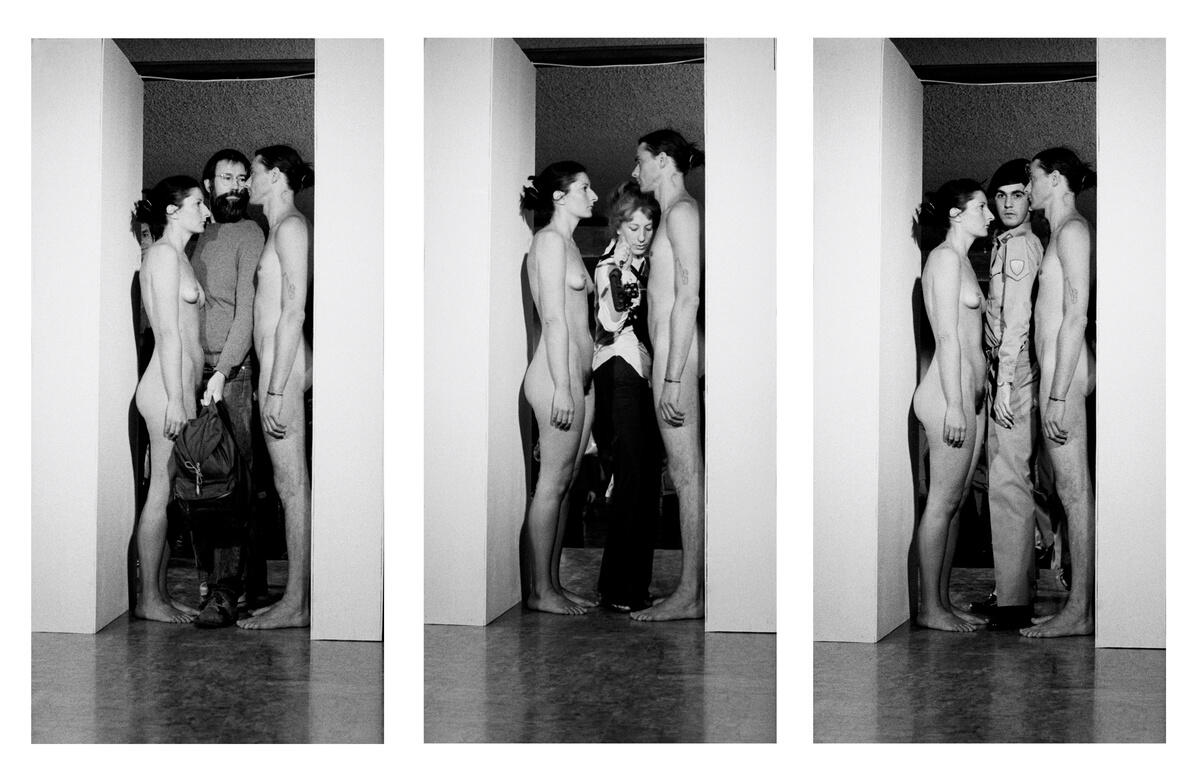 IMPONDERABILIA Marina Abramovic Galleria Comunale d´Arte Moderna di Bologna, Italia.1977